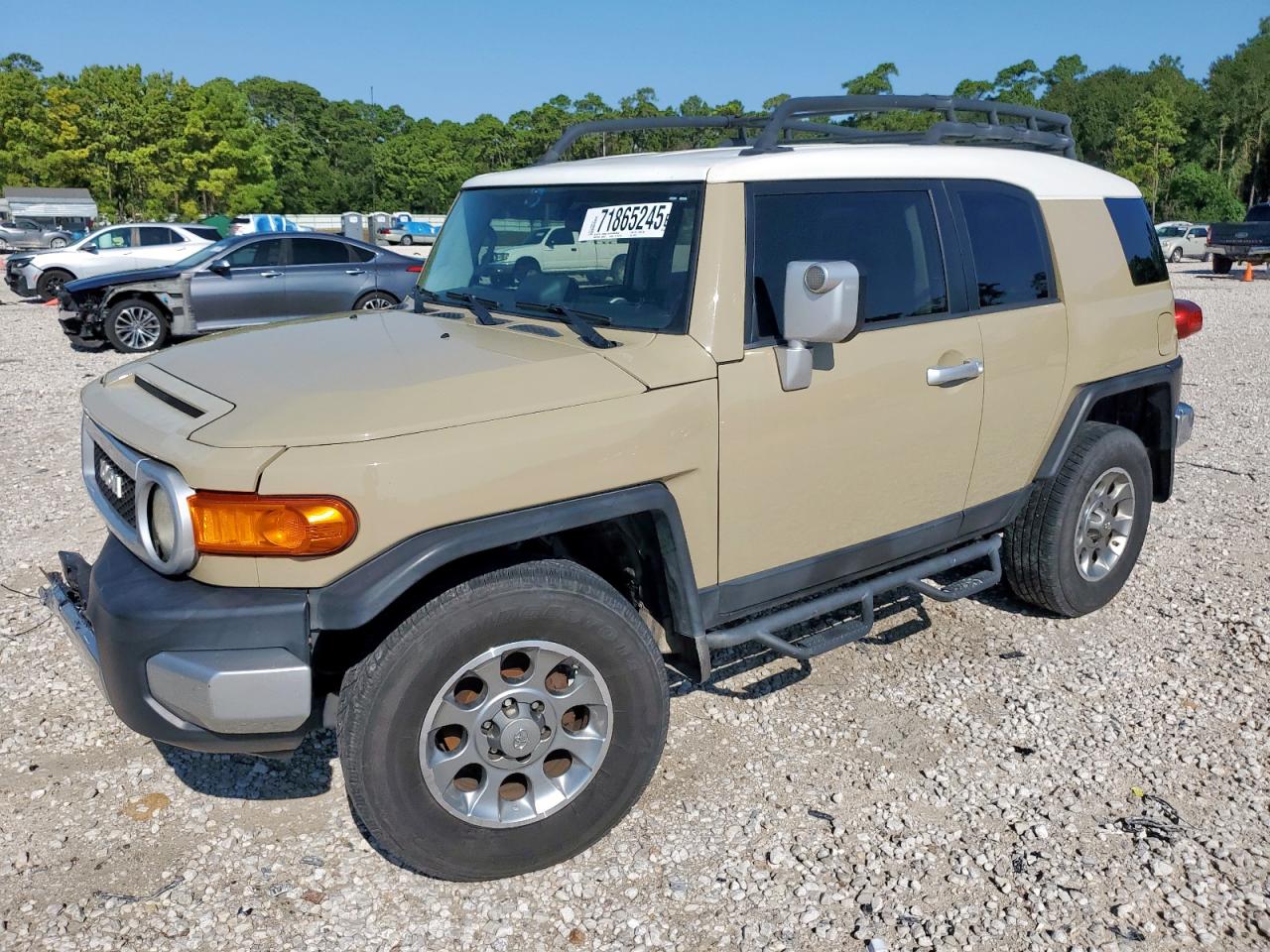2013 Toyota FJ Cruiser, VIN JTEBU4BF3DK160417 — Front end