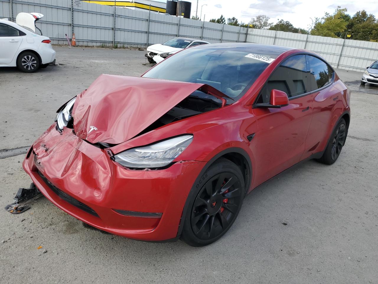 2021 Tesla Model Y Long Range, VIN 5YJYGDEE8MF089687 — Front end