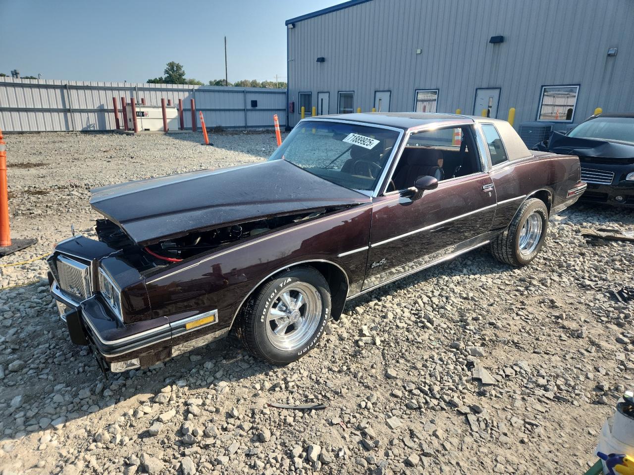 1984 Pontiac Grand Prix, VIN 2G2AJ37A0E2297377 — Front end