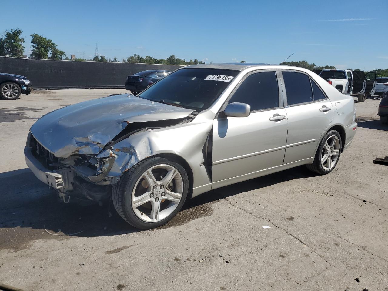 2001 Lexus IS 300/350, VIN JTHBD182010008768 — Перед