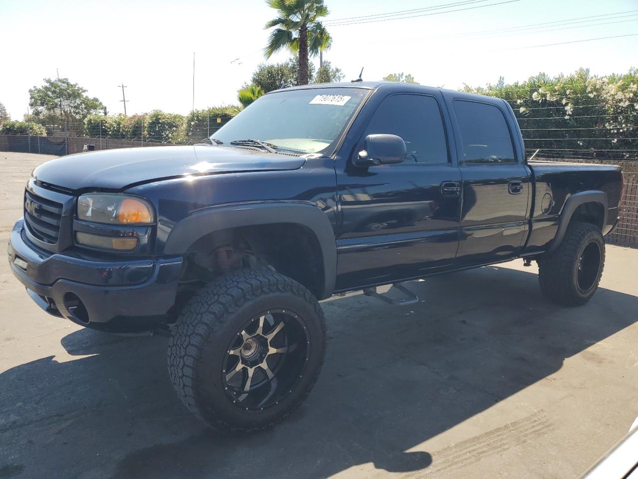 2005 GMC Sierra 1500HD SLE, VIN 1GTGK13U75F825082 — Minor dents and scratches