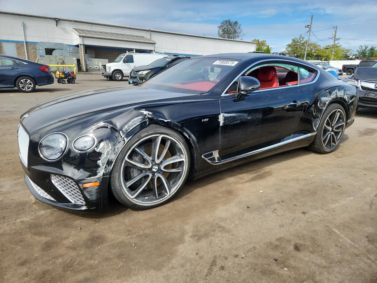 2022 Bentley Continental GT GT V8, VIN SCBCG2ZG5NC092767 — Бок