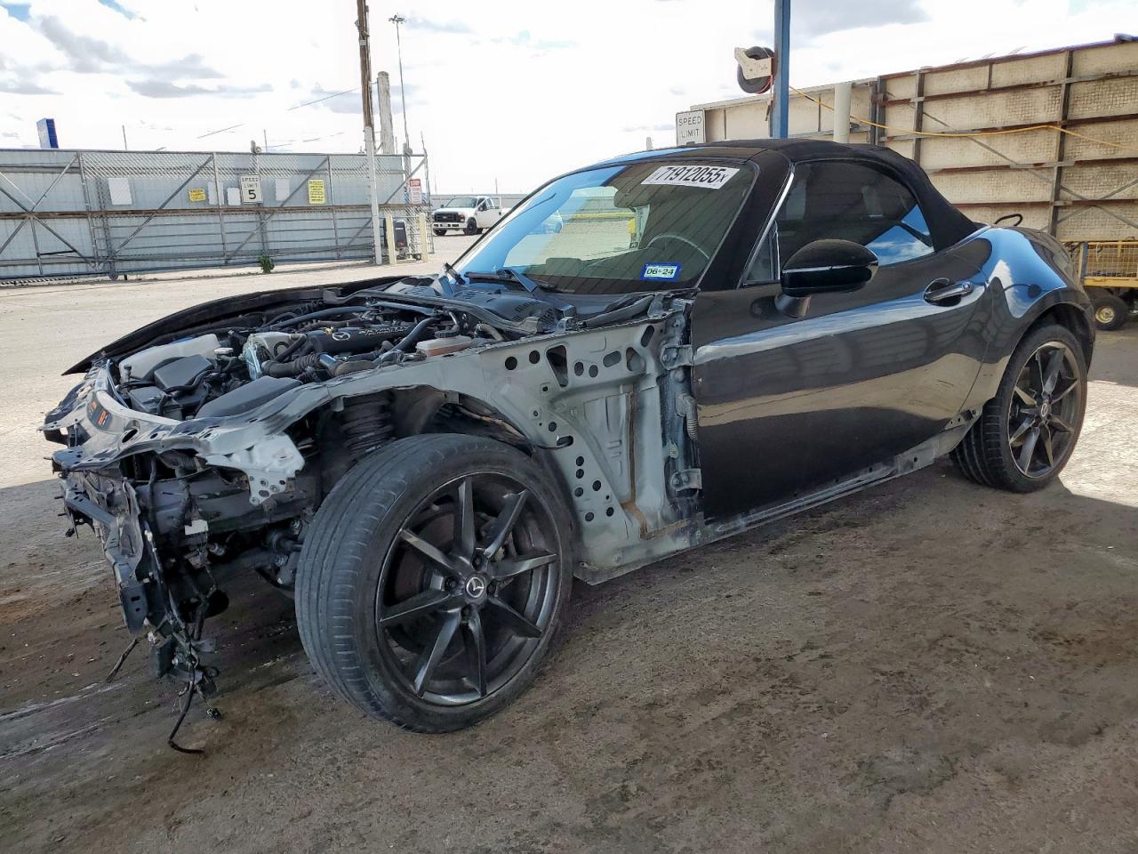 2016 Mazda MX-5 Miata Club, VIN JM1NDAC74G0113999 — Front end