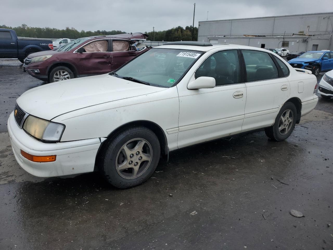 1997 Toyota Avalon XL, VIN 4T1BF12B4VU192854 — Front end