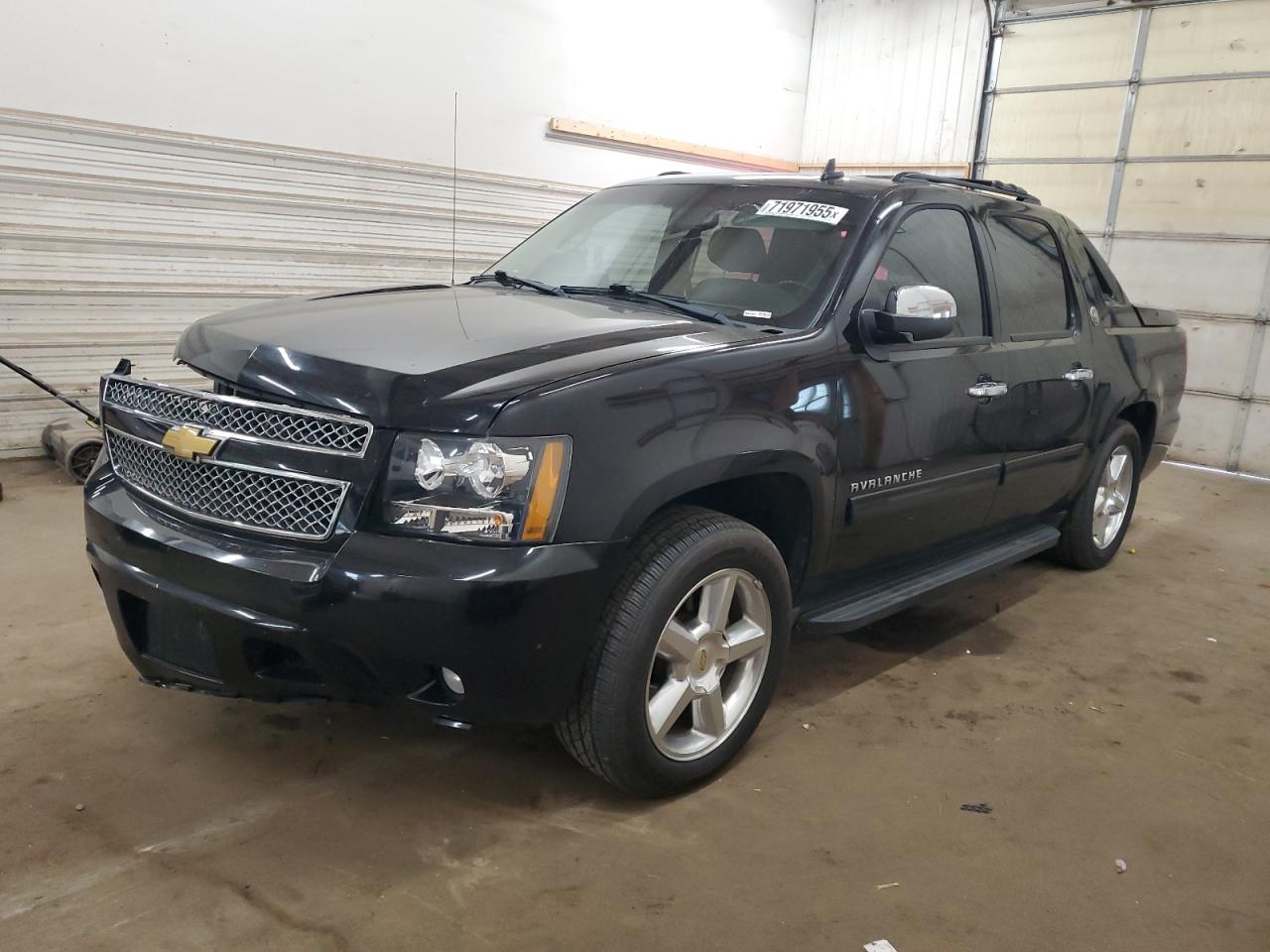 2013 Chevrolet Avalanche LT, VIN 3GNTKFE71DG154953 — Front end