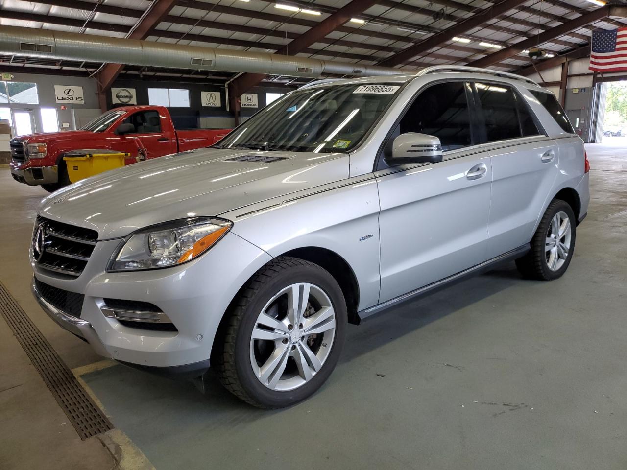 2012 Mercedes-Benz M 350, VIN 4JGDA2EB6CA033017 — Minor dents and scratches