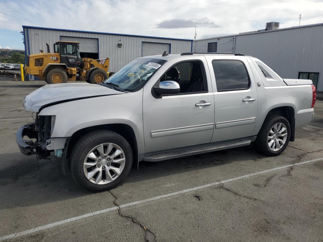 2013 Chevrolet Avalanche LS, VIN 3GNTKEE74DG166623 — Front end