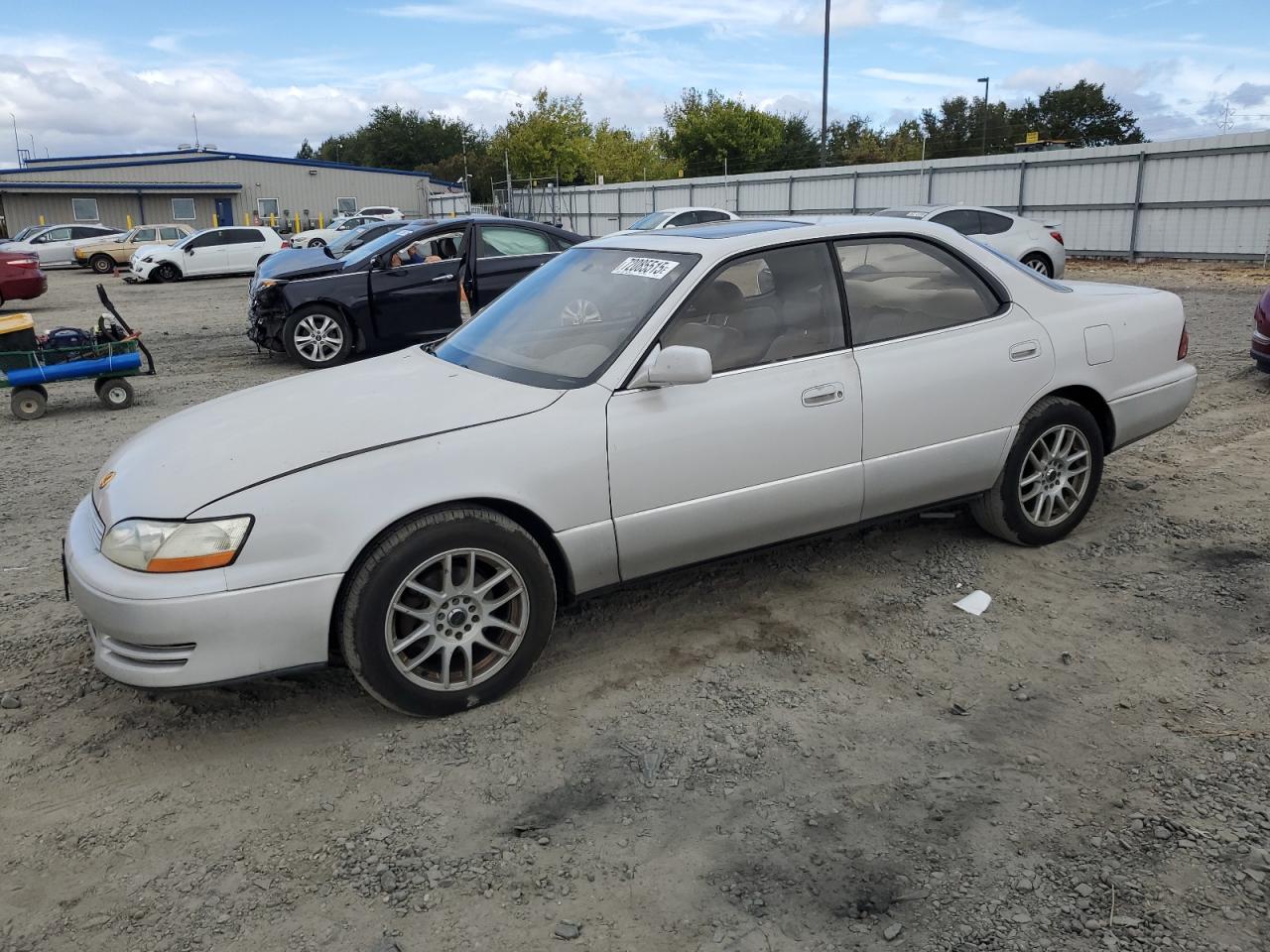 1994 Lexus ES 300, VIN JT8GK13T2R0055078 — Front end