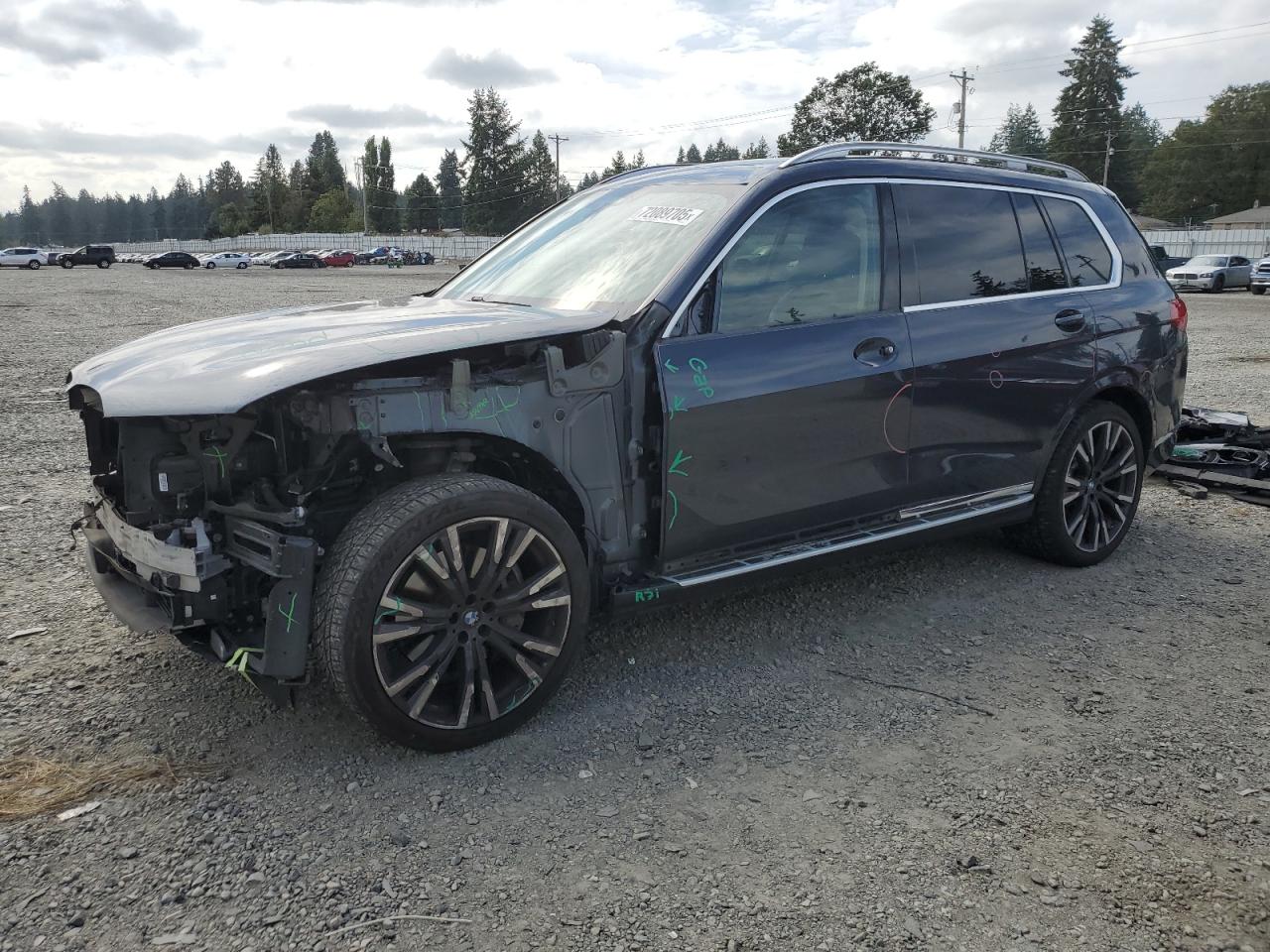 2019 BMW X7 xDrive50i, VIN 5UXCX4C59KLS37822 — Front end