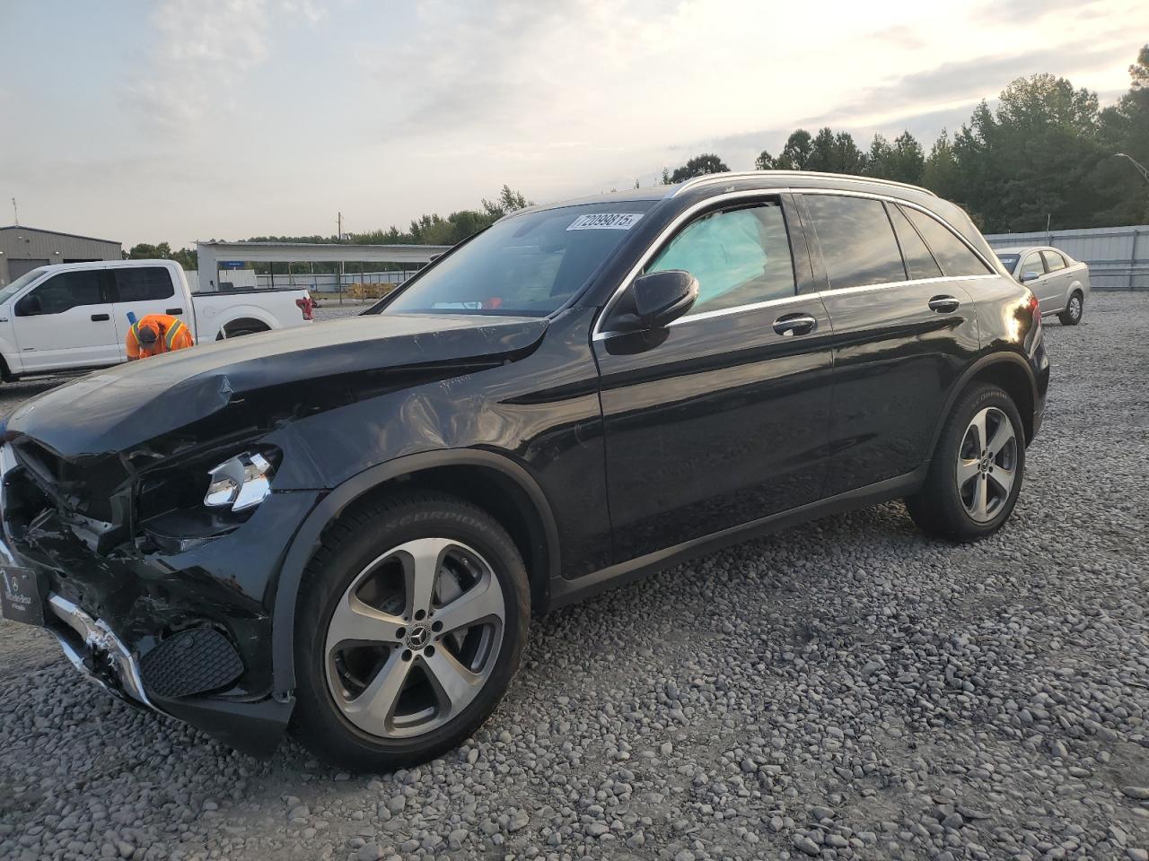 2019 Mercedes-Benz GLC 300, VIN WDC0G4KB1KV172524 — Front end