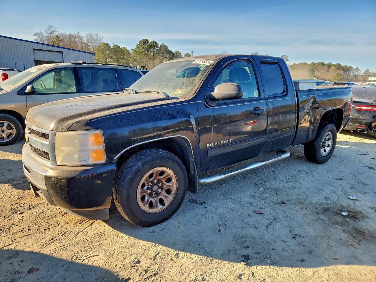2011 Chevrolet Silverado 1500 LT, VIN 1GCRKSEA5BZ335574 — Side