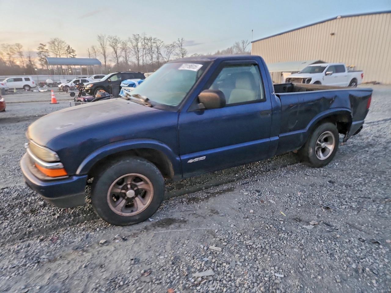 2003 Chevrolet S-10, VIN 1GCCS14H938223432 — Rear end
