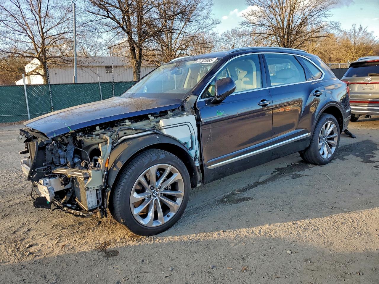 2019 Bentley Bentayga V8, VIN SJAAM2ZV0KC024966 — Front end