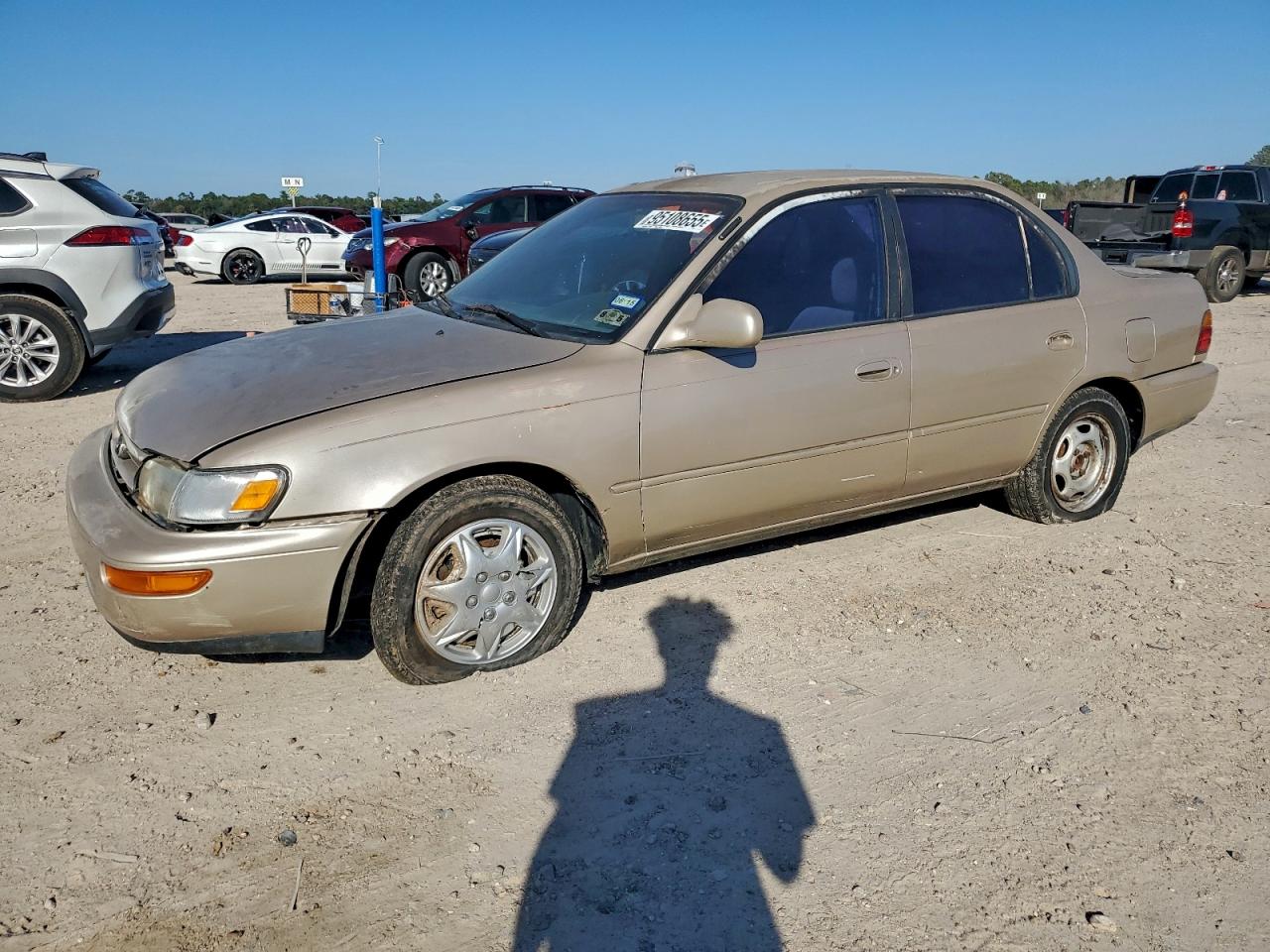 1995 Toyota Corolla DX, VIN 1NXAE09B0SZ305337 — Normal wear
