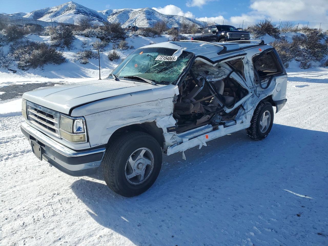 1992 Ford Explorer Eddie Bauer, VIN 1FMDU34X6NUD22197 — Rollover