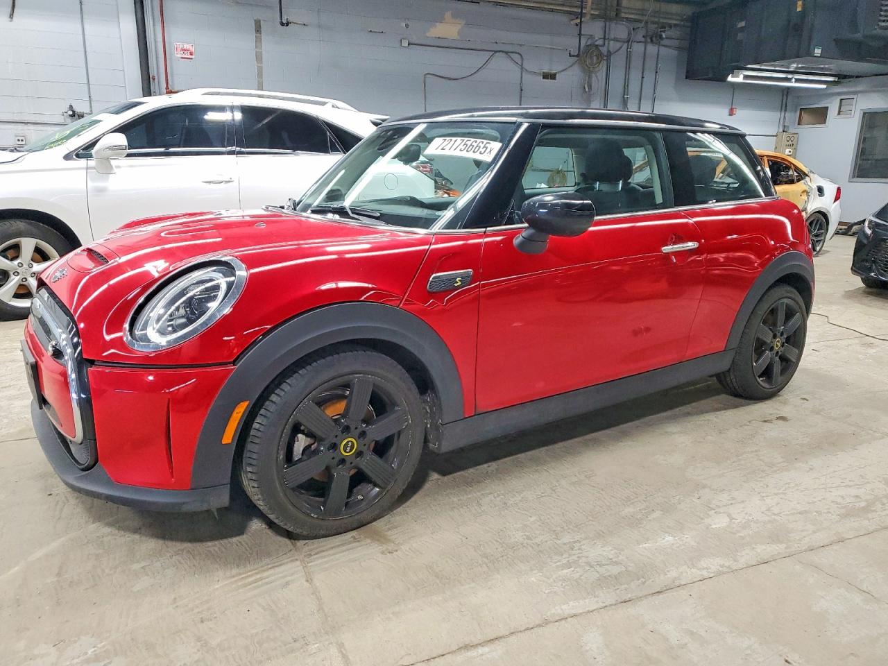 2023 MINI Hardtop Cooper SE, VIN WMW13DJ02P2T82321 — Side