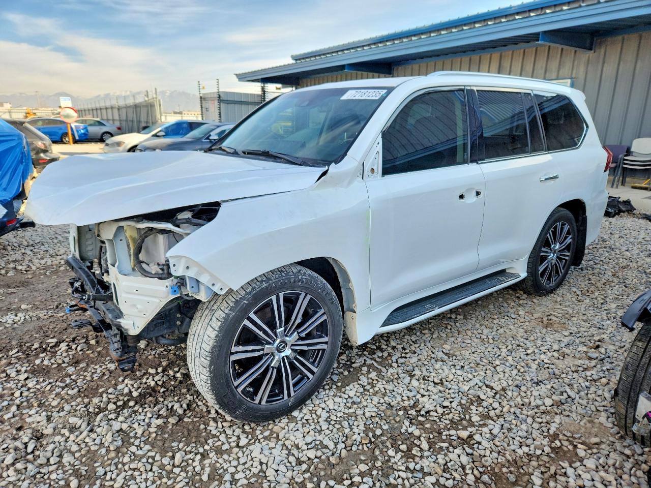 2021 Lexus LX 570, VIN JTJDY7AX3M4336624 — Перед