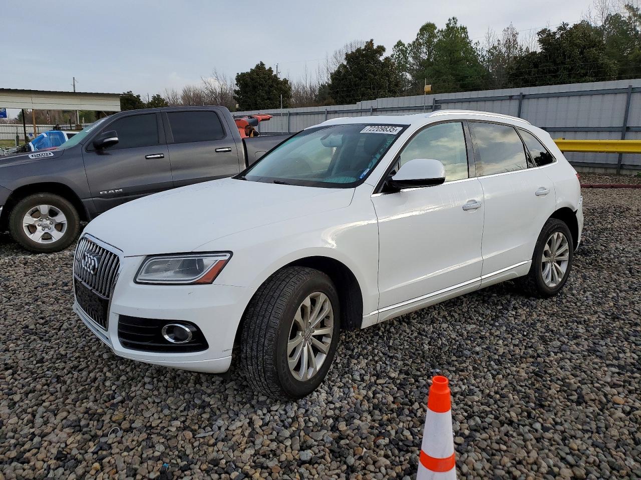 2016 Audi Q5 Premium, VIN WA1C2AFP3GA049953 — Minor dents and scratches