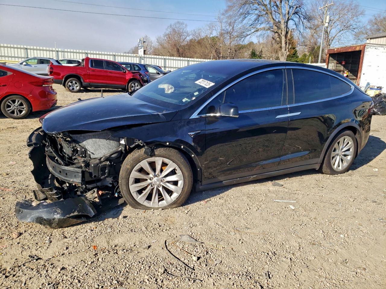 2017 Tesla Model X 90D, VIN 5YJXCAE2XHF077364 — Фото с аукциона