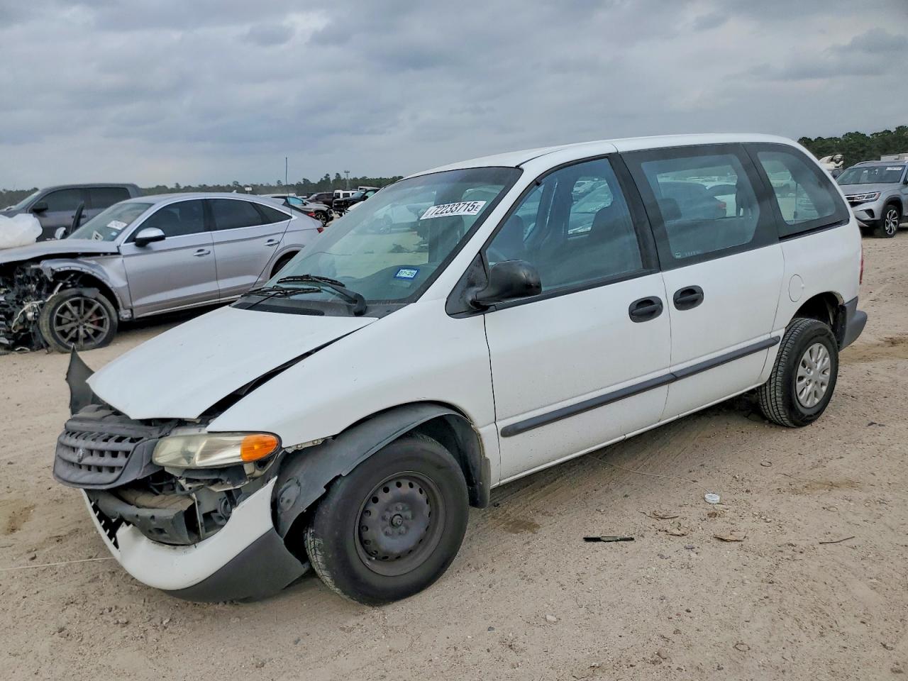 2000 Plymouth Voyager, VIN 2P4GP2534YR552719 — Перед
