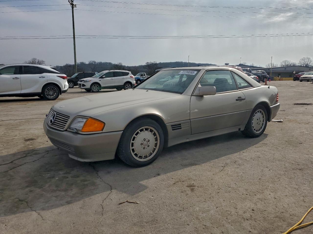 1990 Mercedes-Benz 500, VIN WDBFA66E8LF010613 — Normal wear