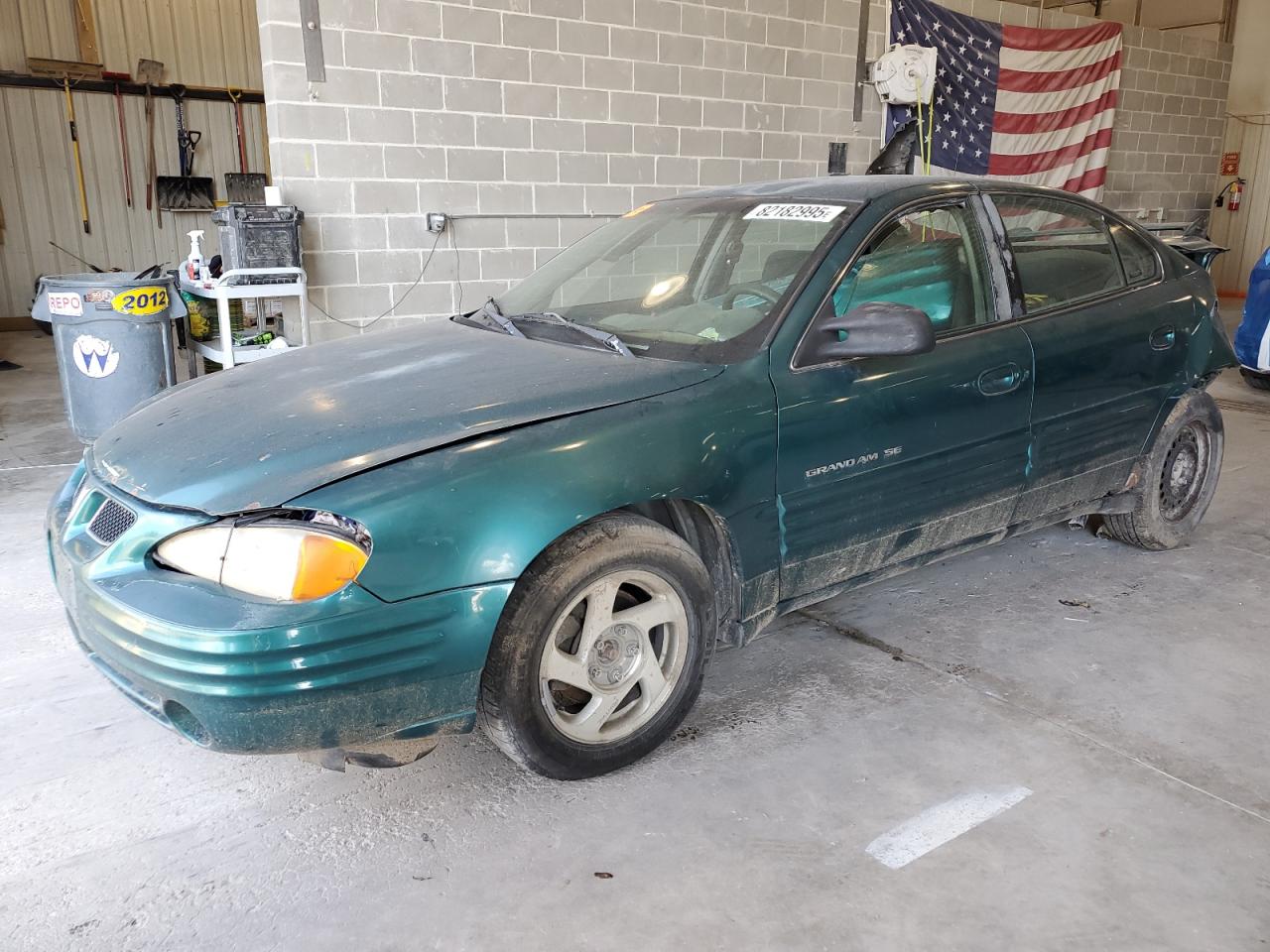 1999 Pontiac Grand Am SE1, VIN 1G2NE52T0XM701933 — Rear end