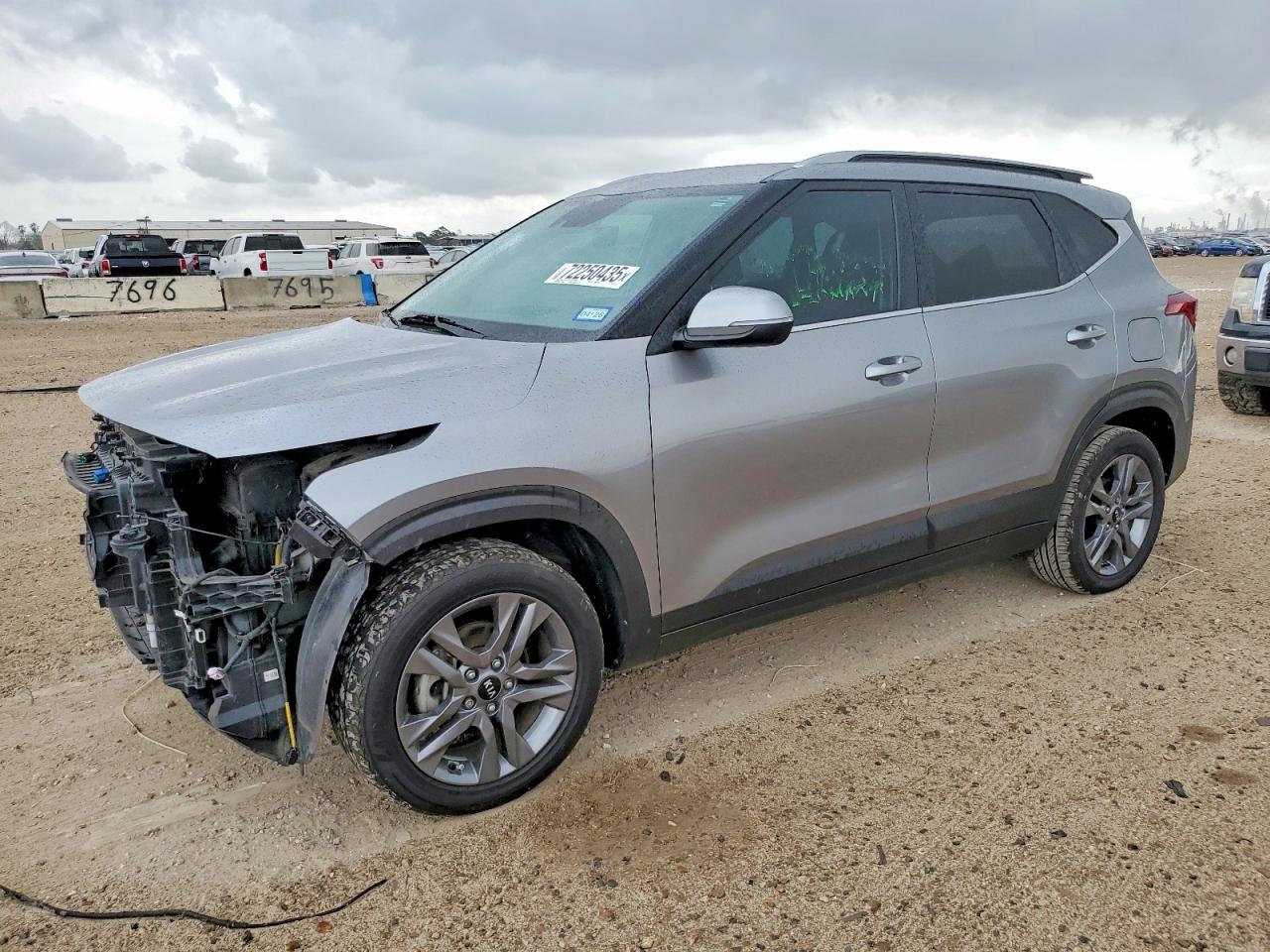 2021 Kia Seltos S, VIN KNDEU2AA1M7173777 — Front end