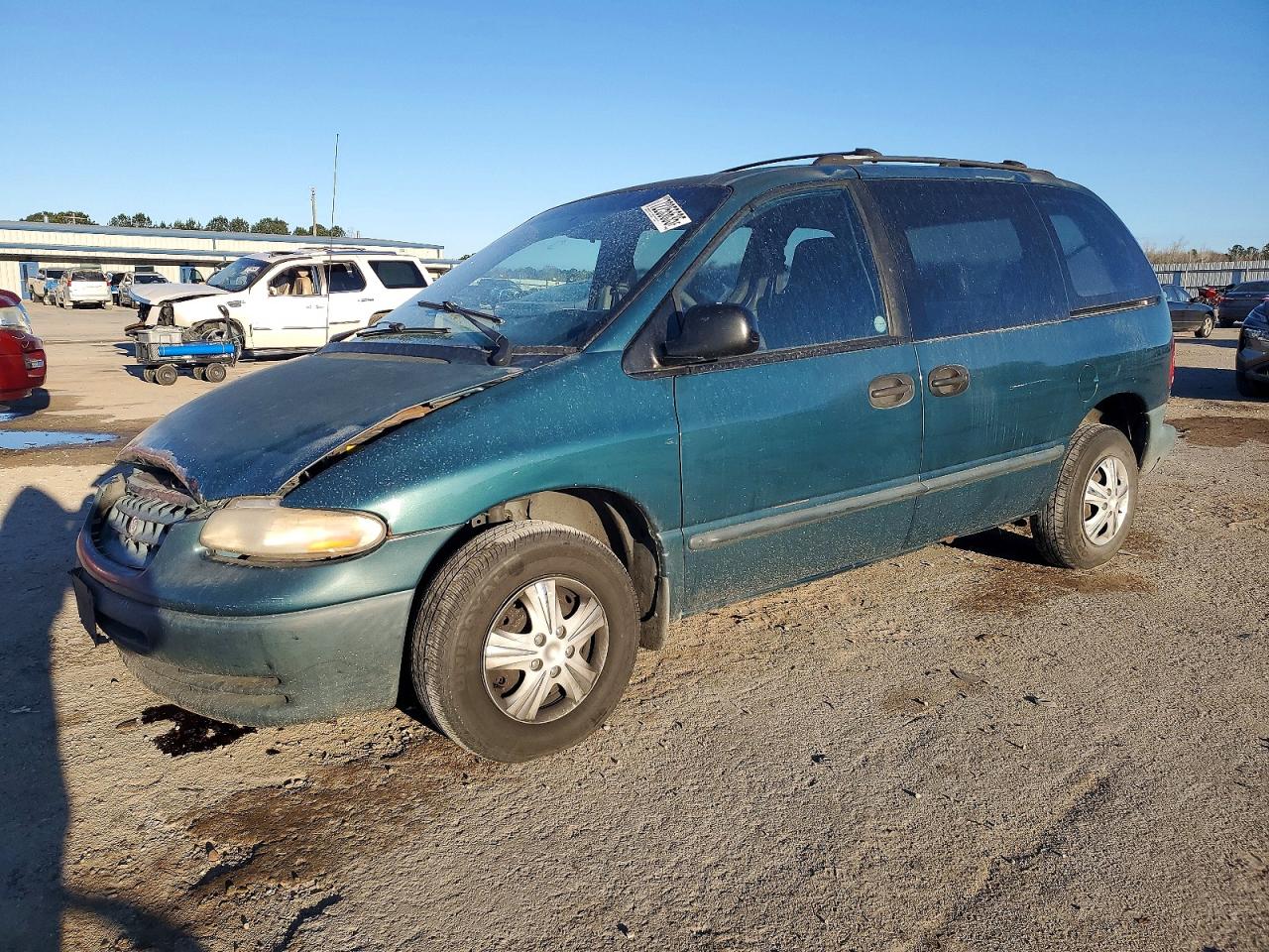 2000 Chrysler Voyager, VIN 2C4GJ2535YR899014 — Перед