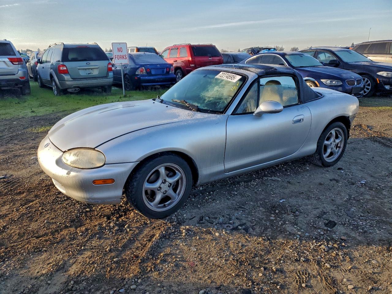 1999 Mazda MX-5 Miata, VIN JM1NB3538X0124015 — Rear end