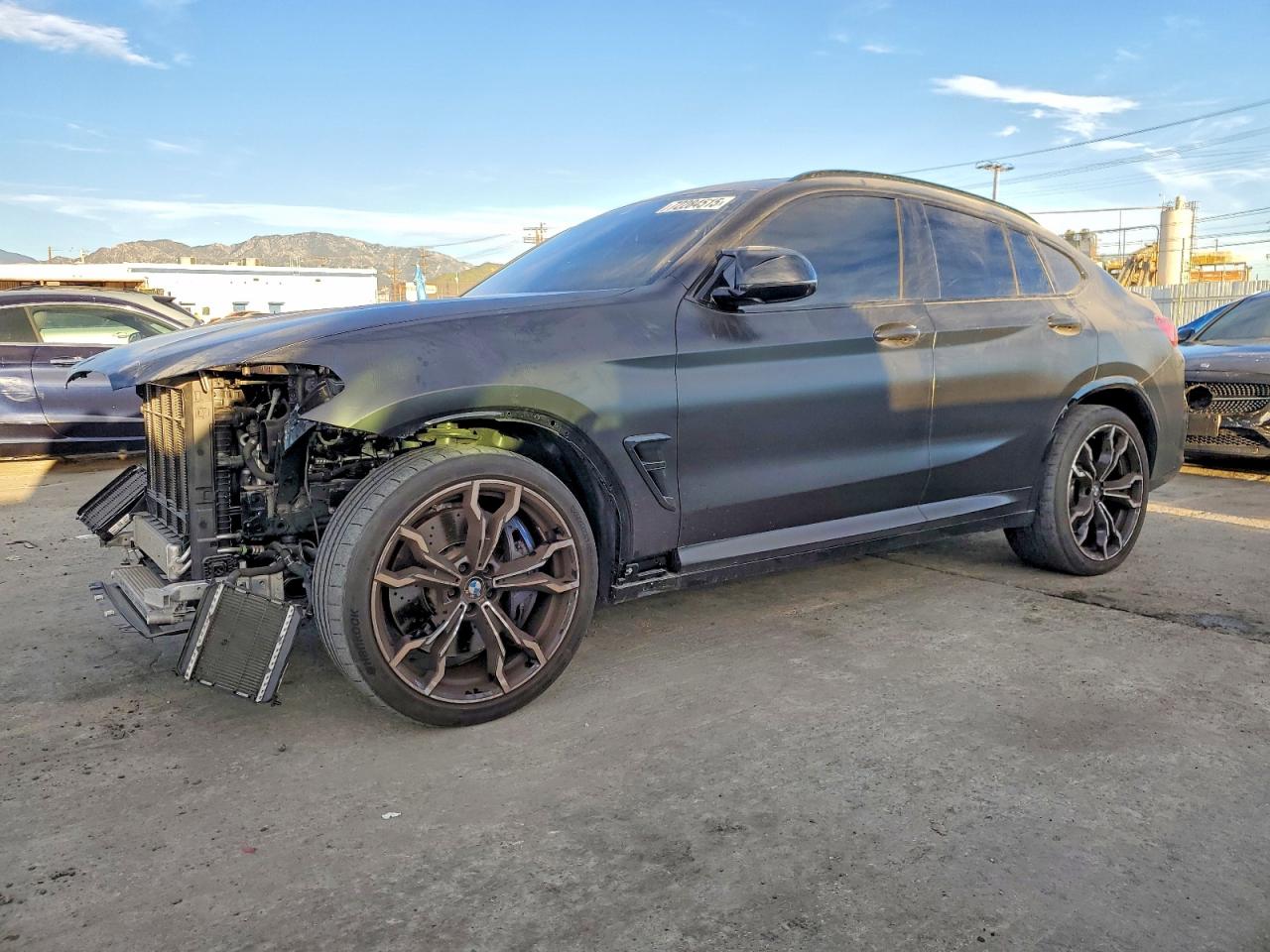 2025 BMW X4 M, VIN 5YM23EC00S9Y81913 — Перед