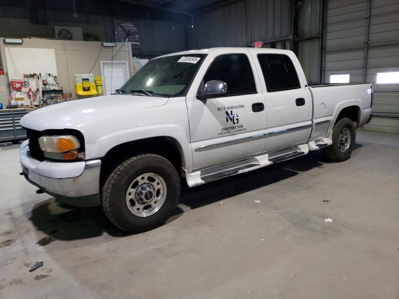 2001 GMC Sierra 1500HD SLE, VIN 1GTGK13U41F153170 — Front end