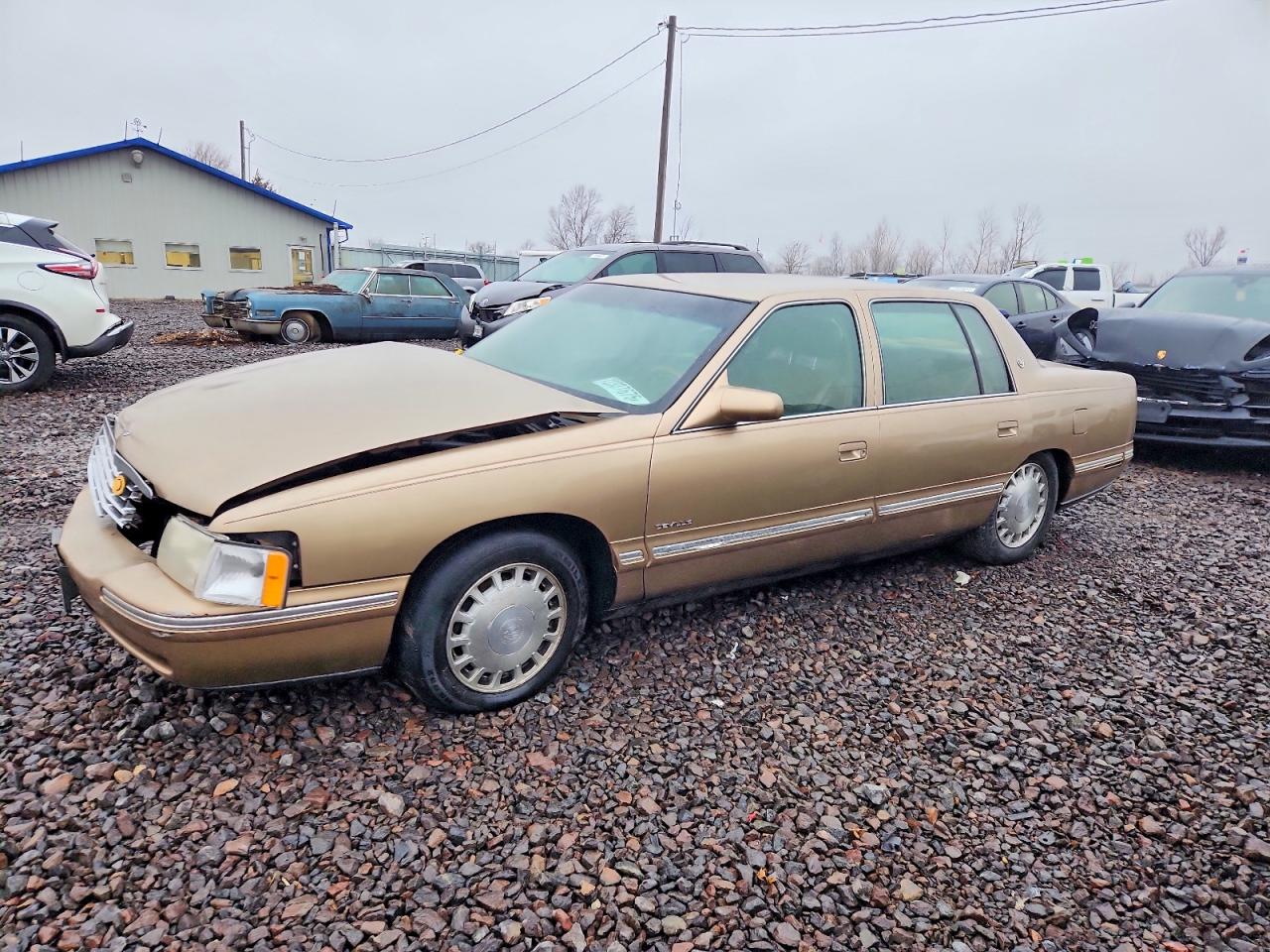 1998 Cadillac DeVille, VIN 1G6KD54YXWU733378 — Front end