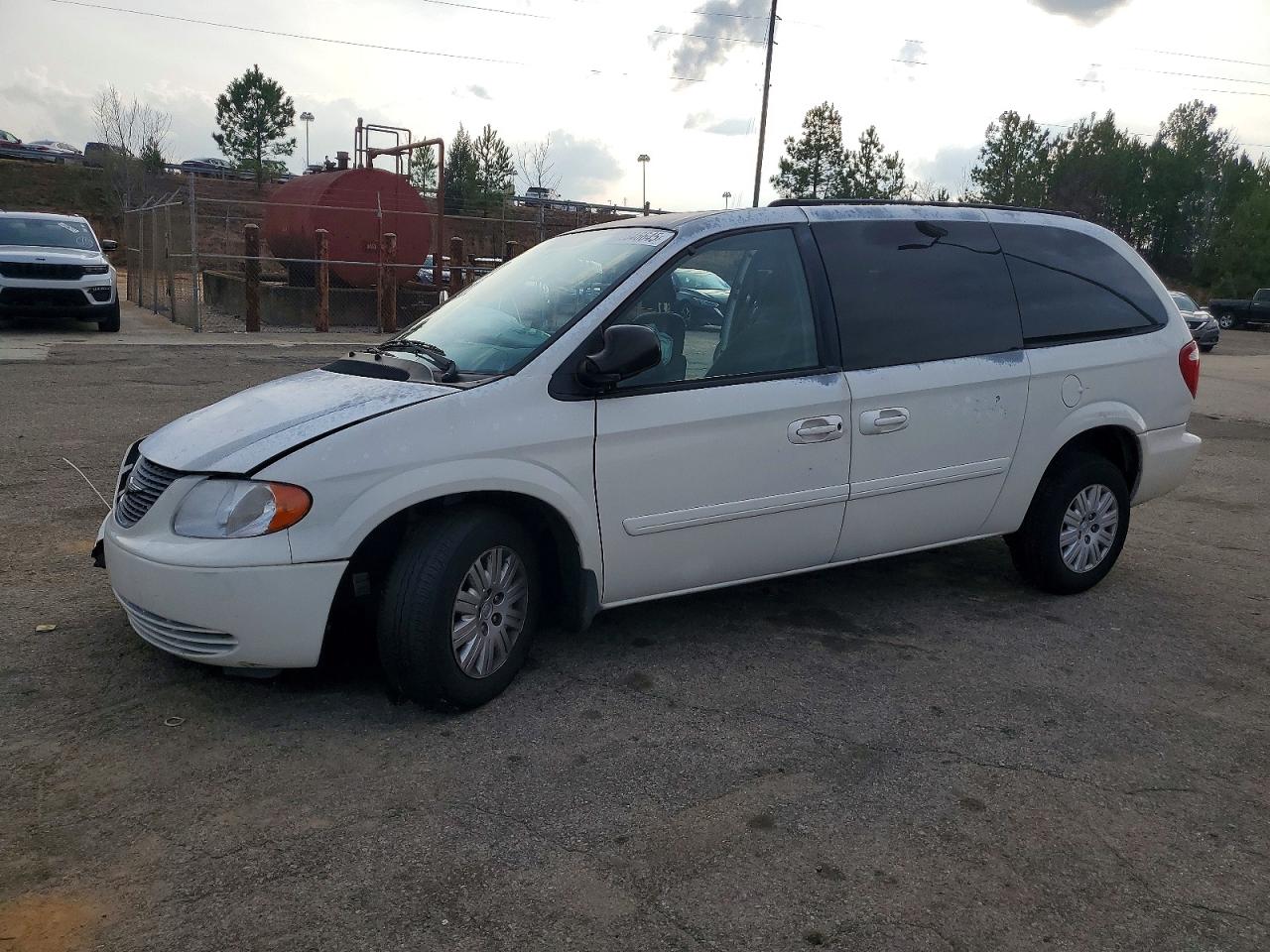 2004 Chrysler Town & Country LX, VIN 2C4GP44R24R547244 — Side