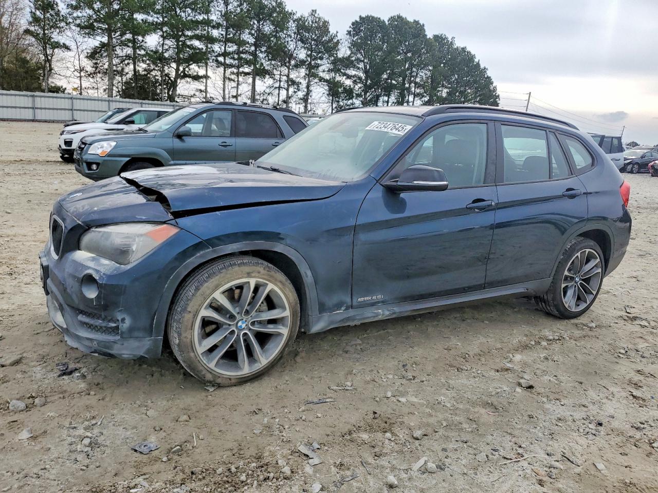 2015 BMW X1 sDrive28i, VIN WBAVM1C51FVW57017 — Фото с аукциона