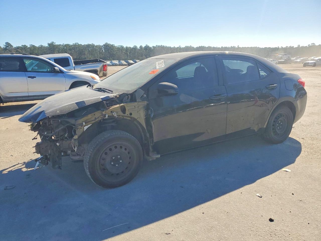 2018 Toyota Corolla LE, VIN 2T1BURHE6JC043654 — Front end