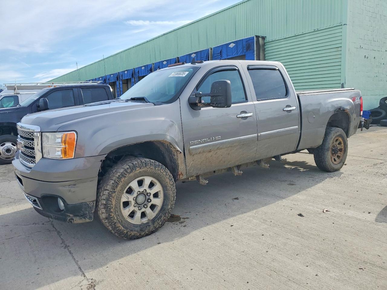 2012 GMC Sierra 2500HD Denali, VIN 1GT125E80CF223294 — Rear end