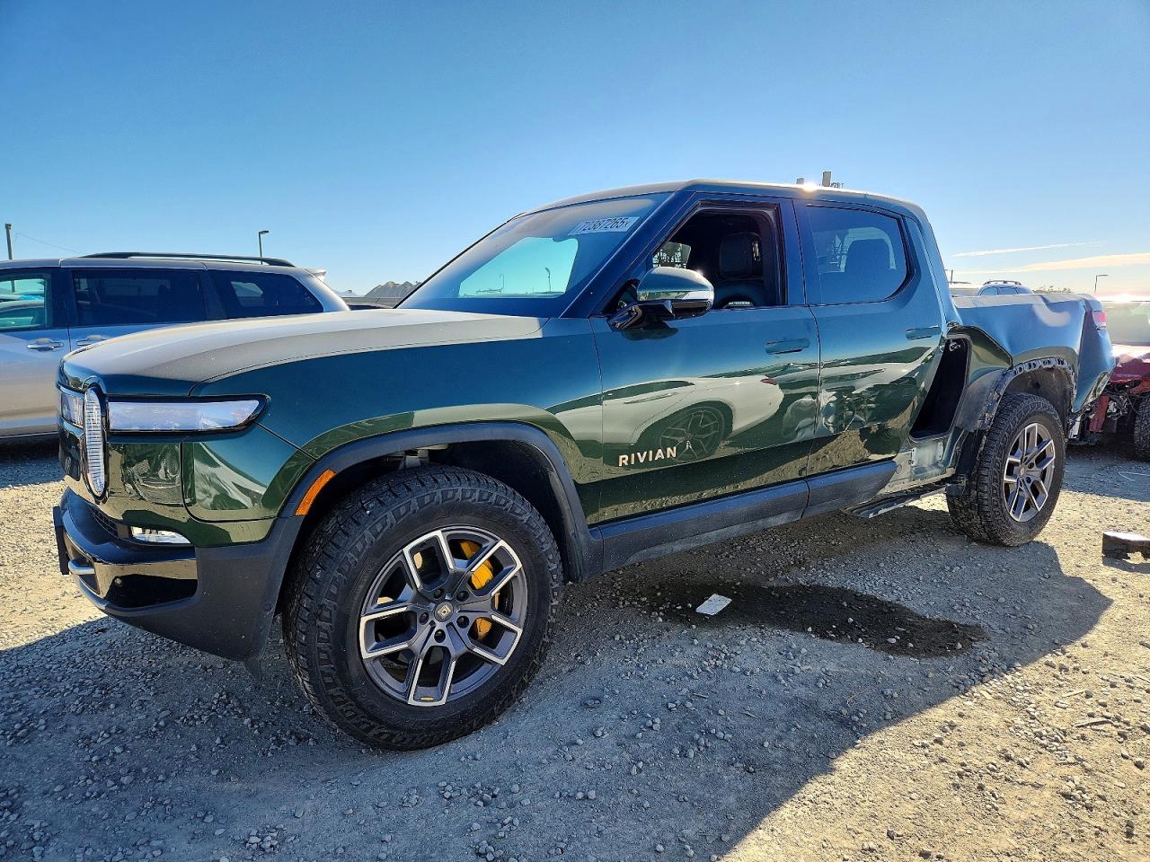 2024 Rivian R1T Adventure, VIN 7FCTGAAA6RN032242 — Rear end