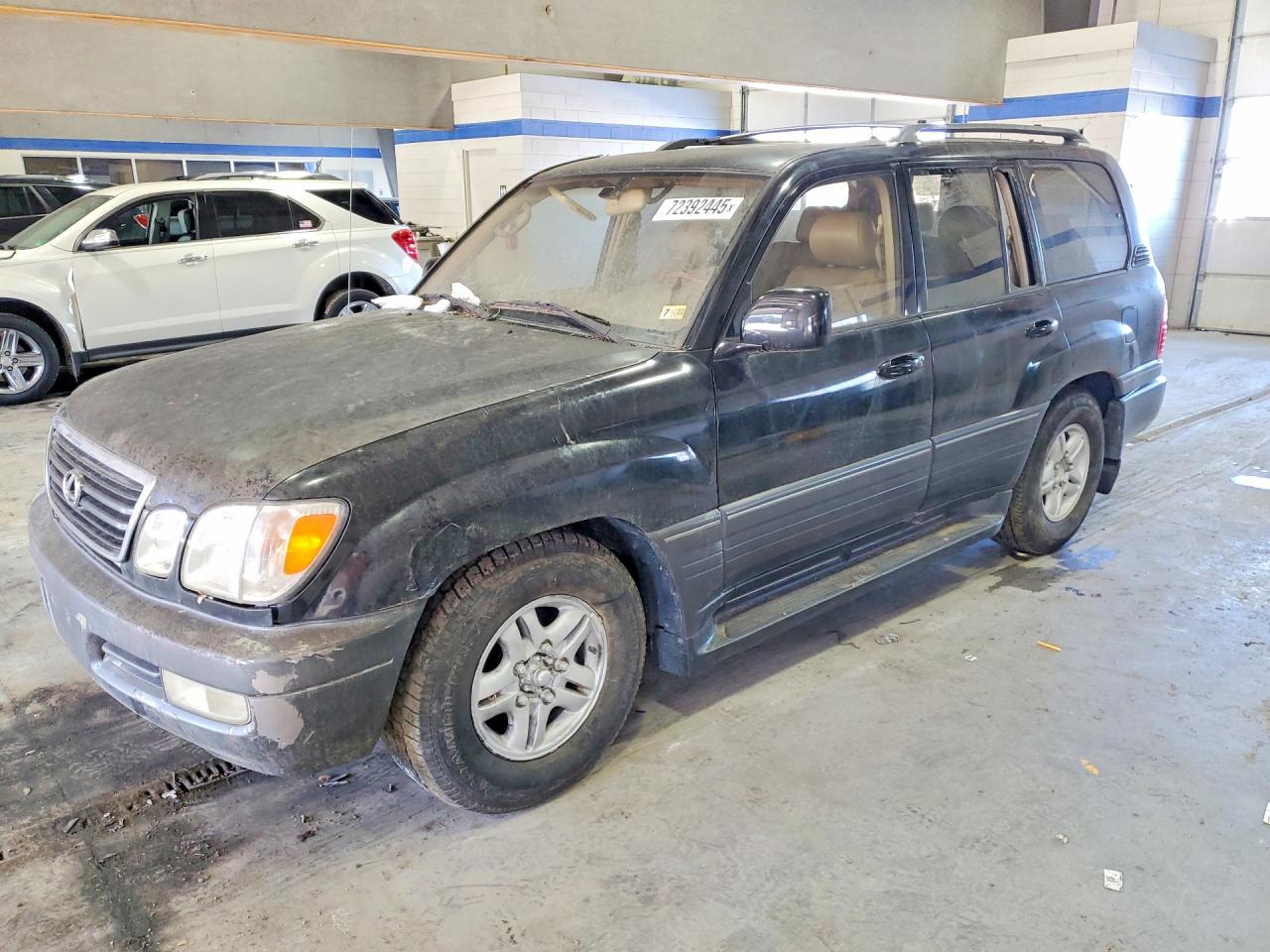 2001 Lexus LX 470, VIN JTJHT00W113507422 — Side