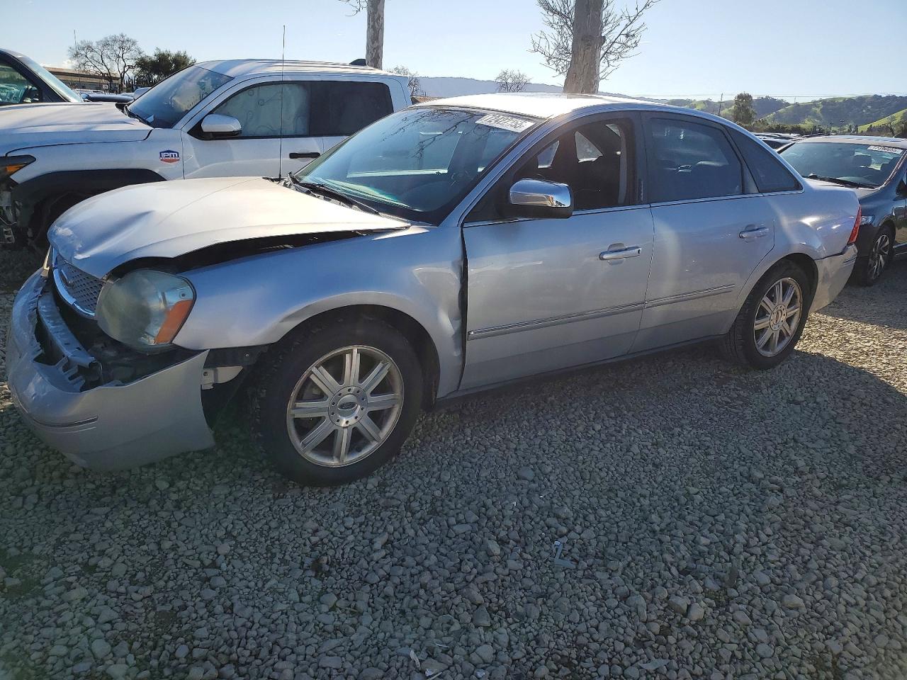 2005 Ford Five Hundred Limited, VIN 1FAHP281X5G194709 — Front end