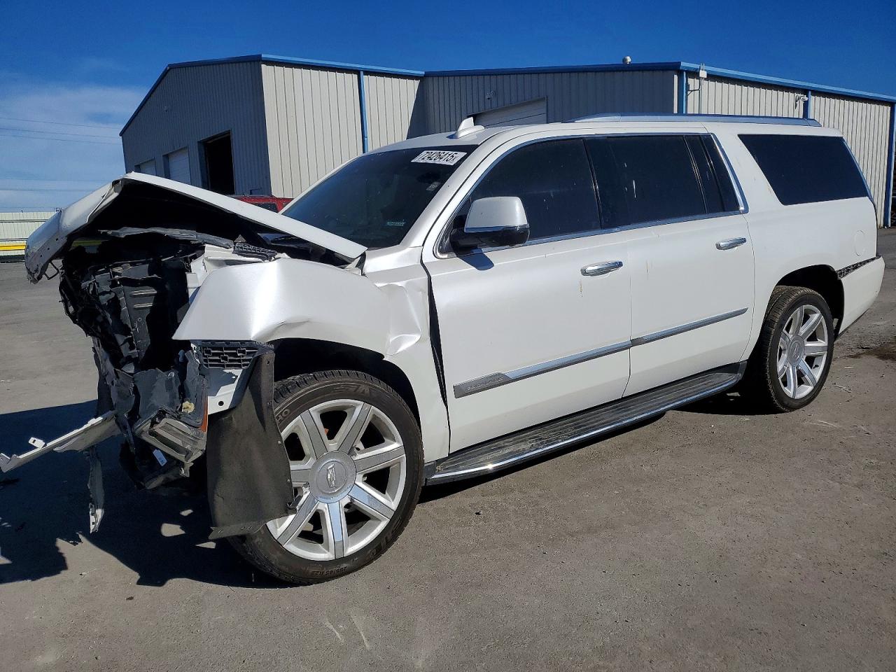 2017 Cadillac Escalade ESV Luxury, VIN 1GYS4HKJ1HR132915 — Front end