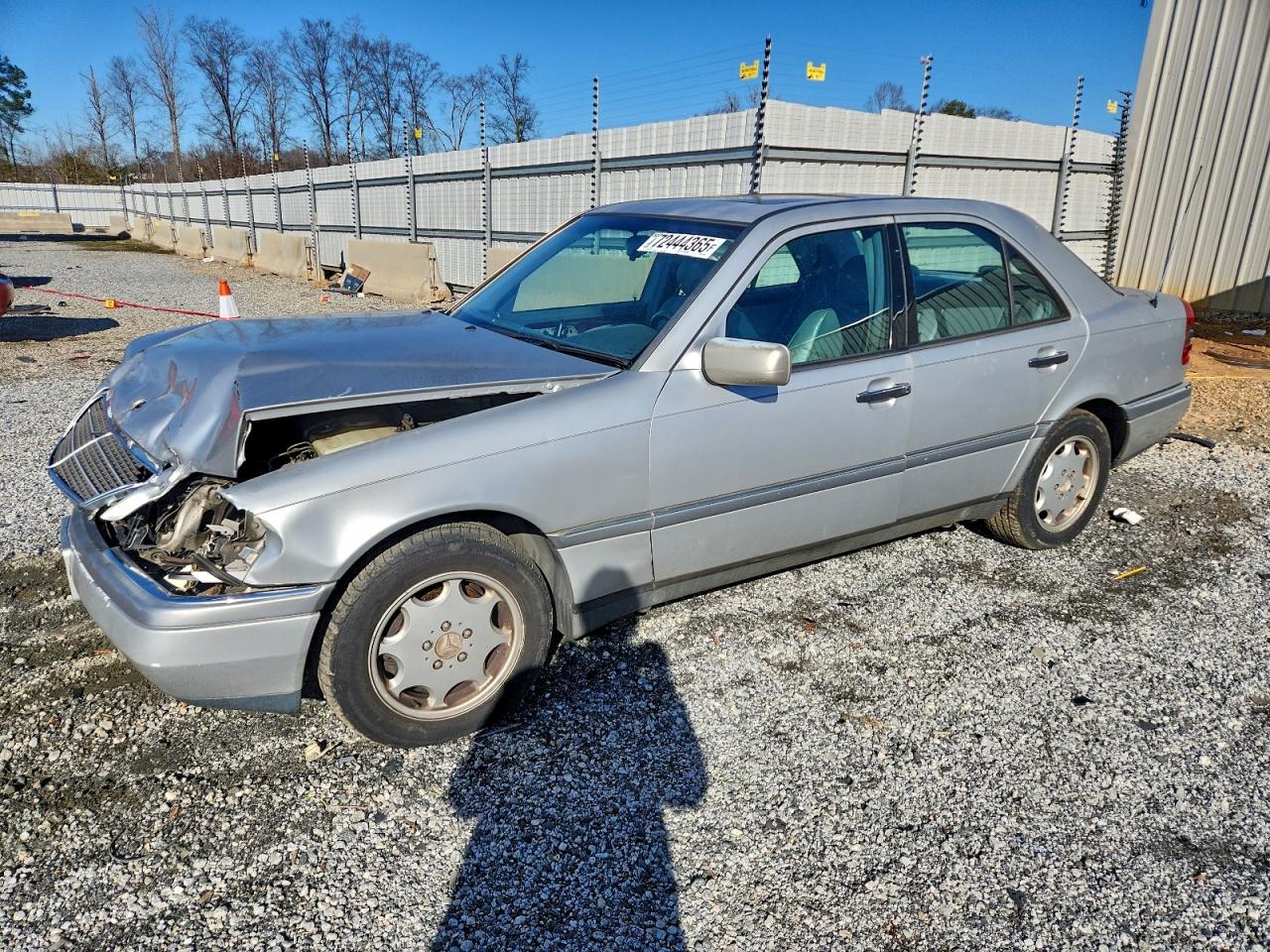 1997 Mercedes-Benz C 230/260/280/320, VIN WDBHA28E3VF475124 — Front end
