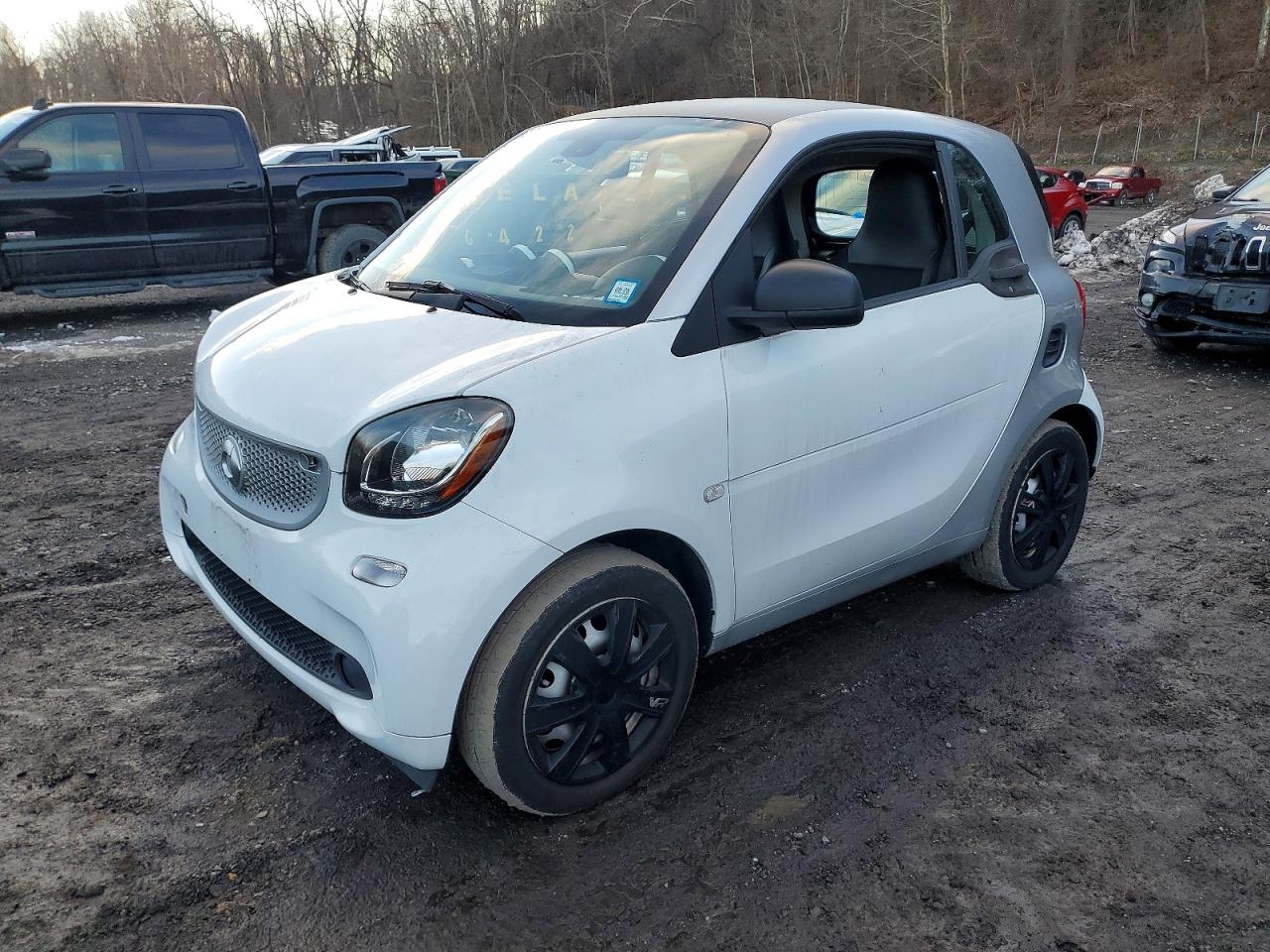 2016 Smart fortwo Prime, VIN WMEFJ5DA4GK083990 — Minor dents and scratches