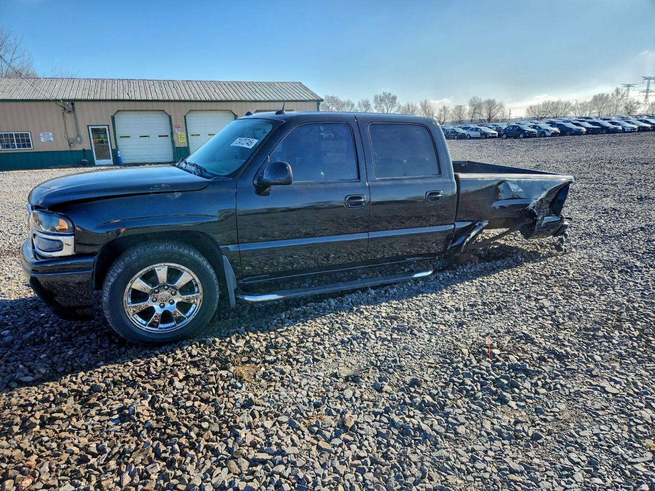 2005 GMC Sierra Denali, VIN 2GTEK63N551346096 — Side