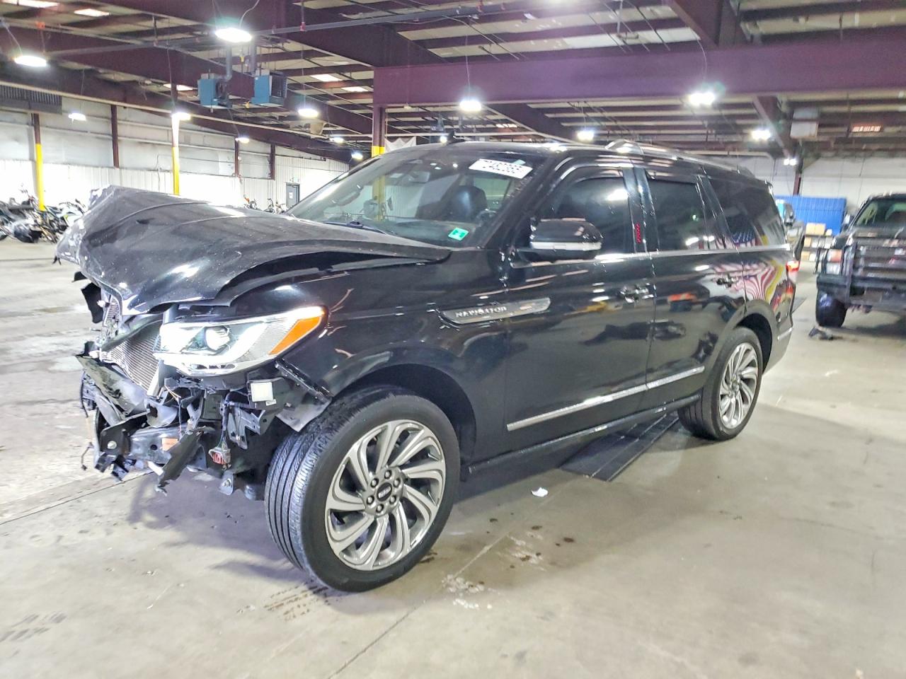 2023 Lincoln Navigator Reserve, VIN 5LMJJ2LGXPEL13911 — Front end