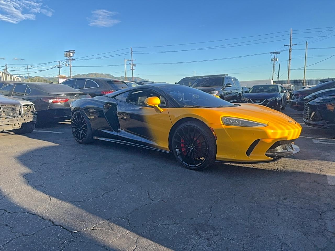 2020 McLaren GT, VIN SBM22GCA3LW000082 — Зад
