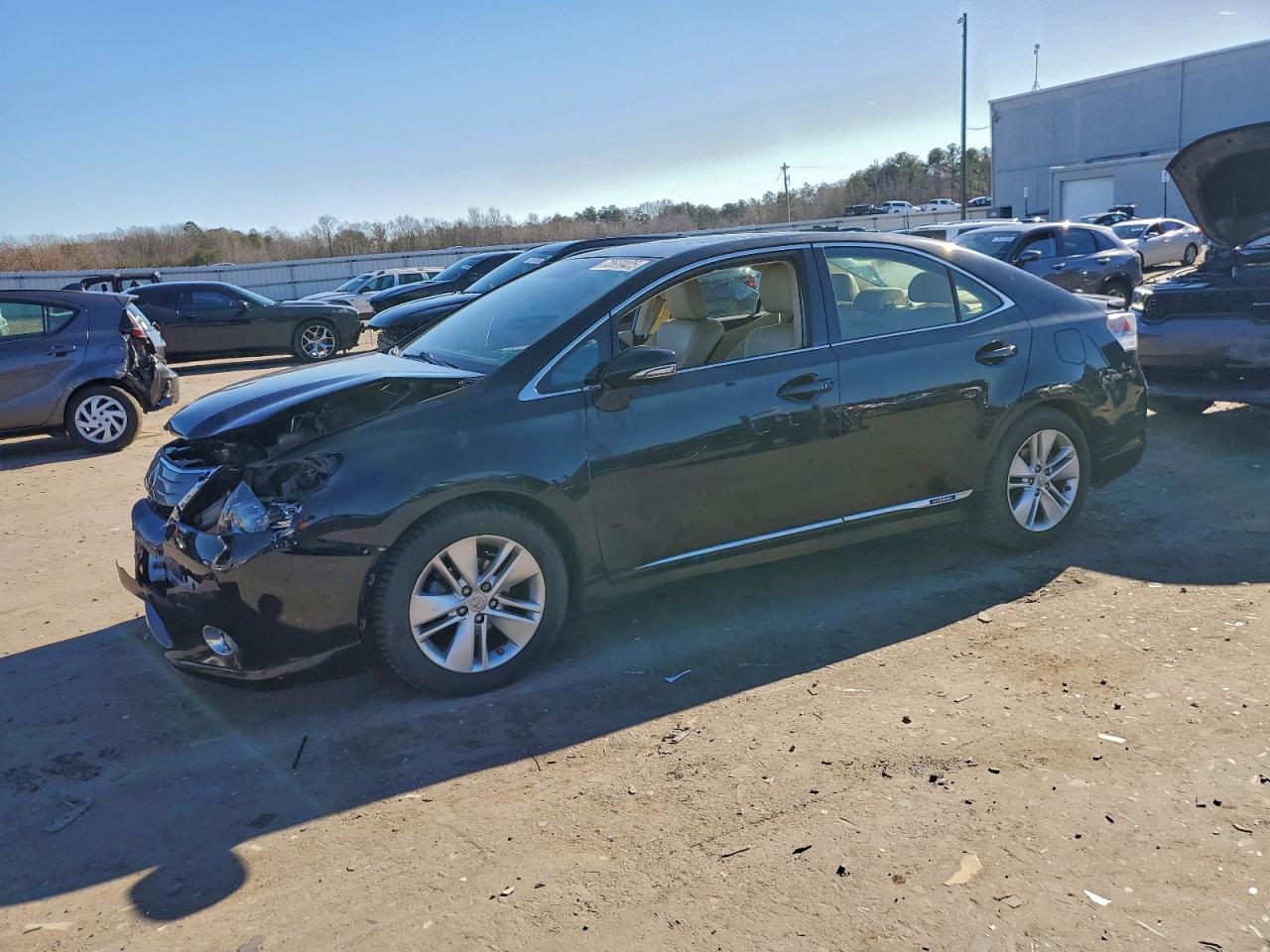 2011 Lexus HS 250h, VIN JTHBB1BA3B2044563 — Перед