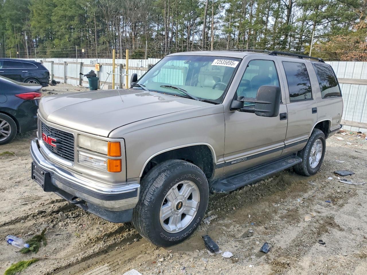 1999 GMC Denali, VIN 1GKEK13R2XR501899 — Front end