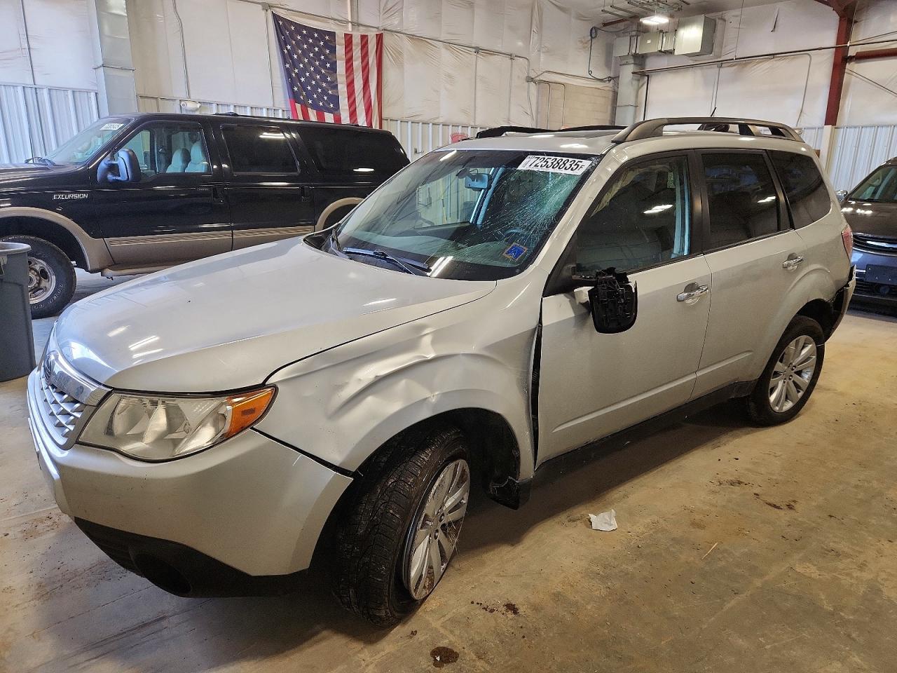2011 Subaru Forester X Premium, VIN JF2SHBDC2BH767629 — Крыша