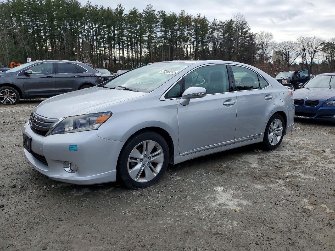 2011 Lexus HS 250h, VIN JTHBB1BA8B2043134 — Перед
