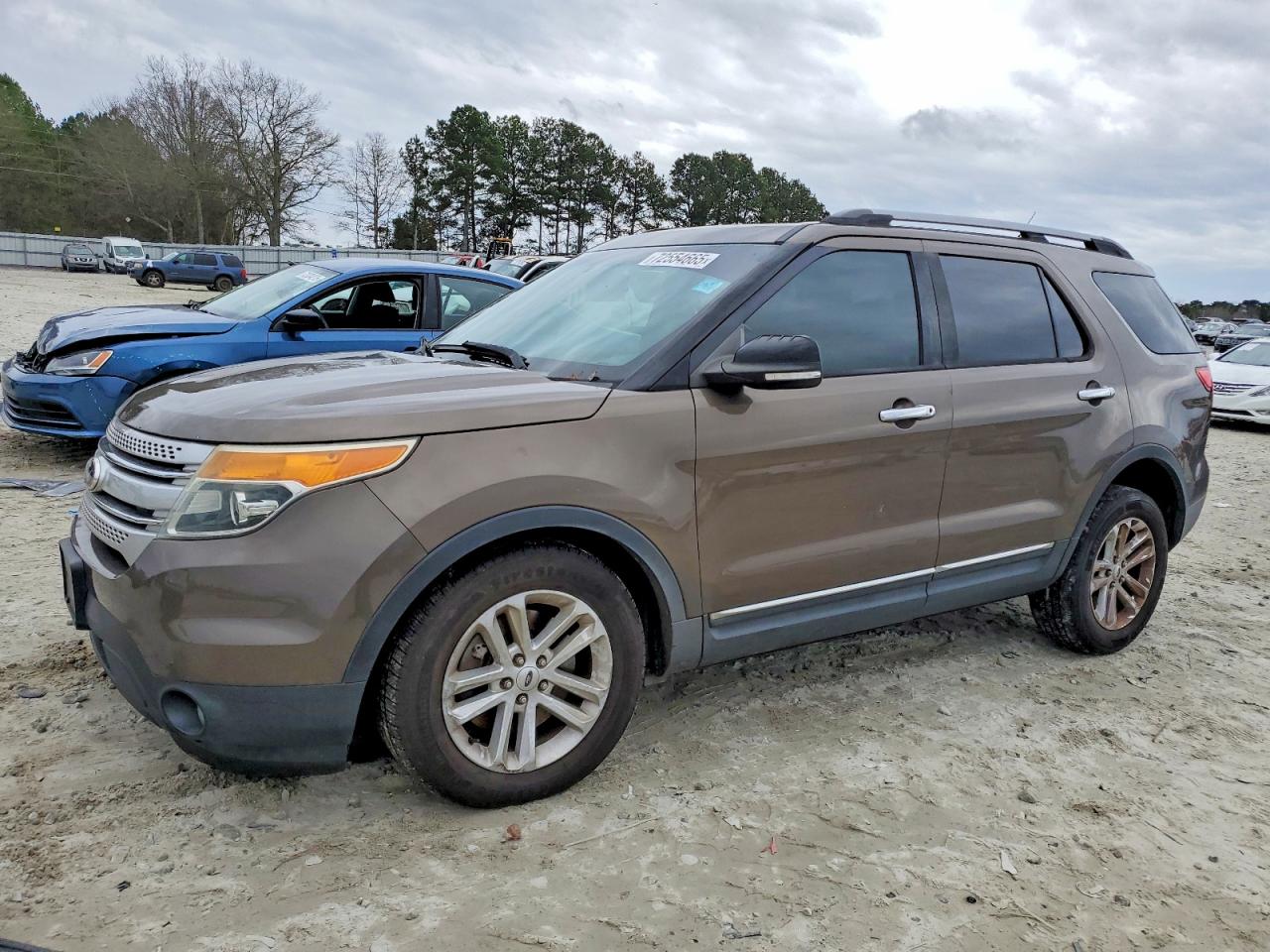 2015 Ford Explorer XLT, VIN 1FM5K7D83FGB16460 — Stripped